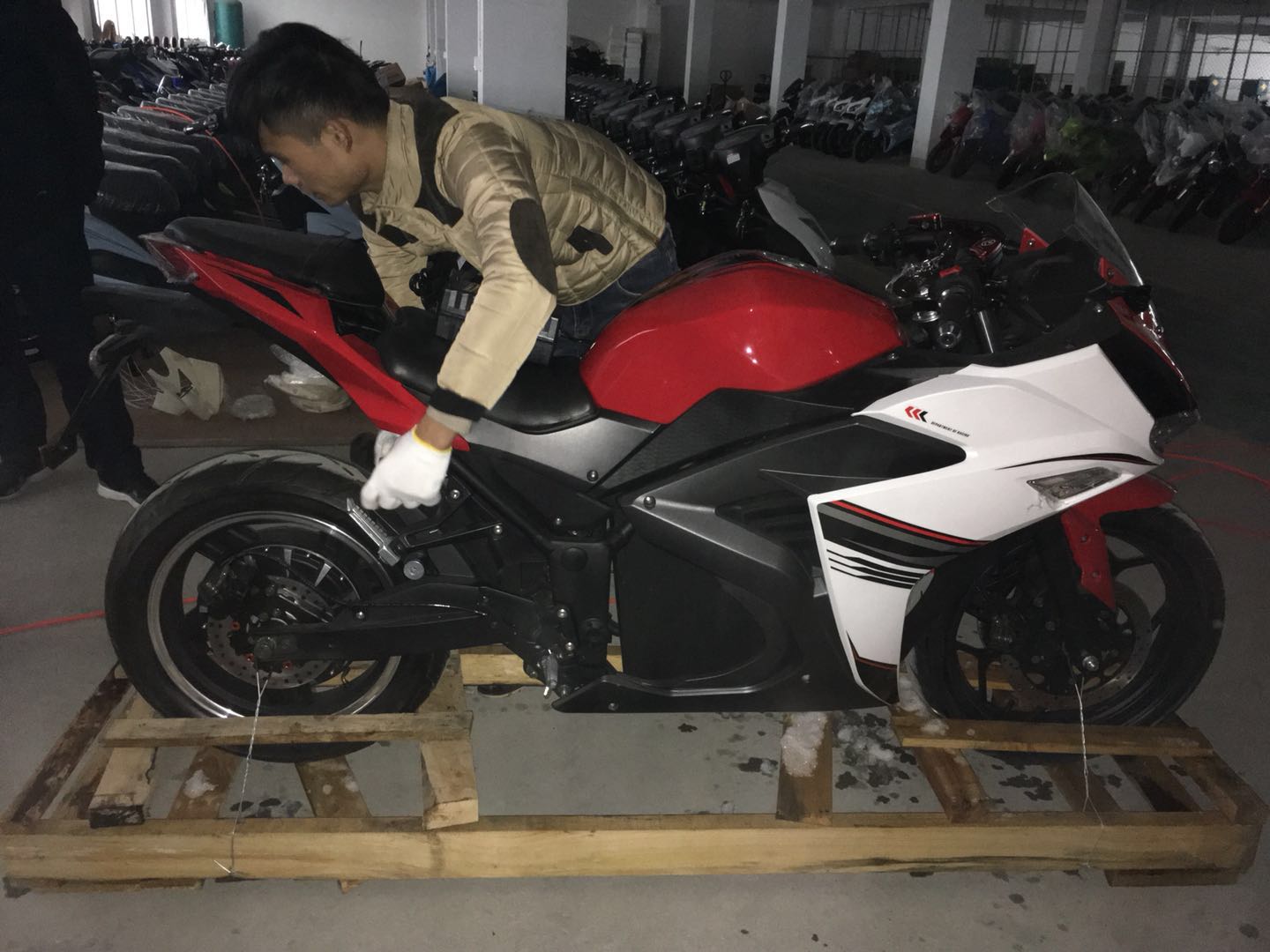 Електромотоцикл ElWinn EM-120. Електромотоцикл купити в Україні