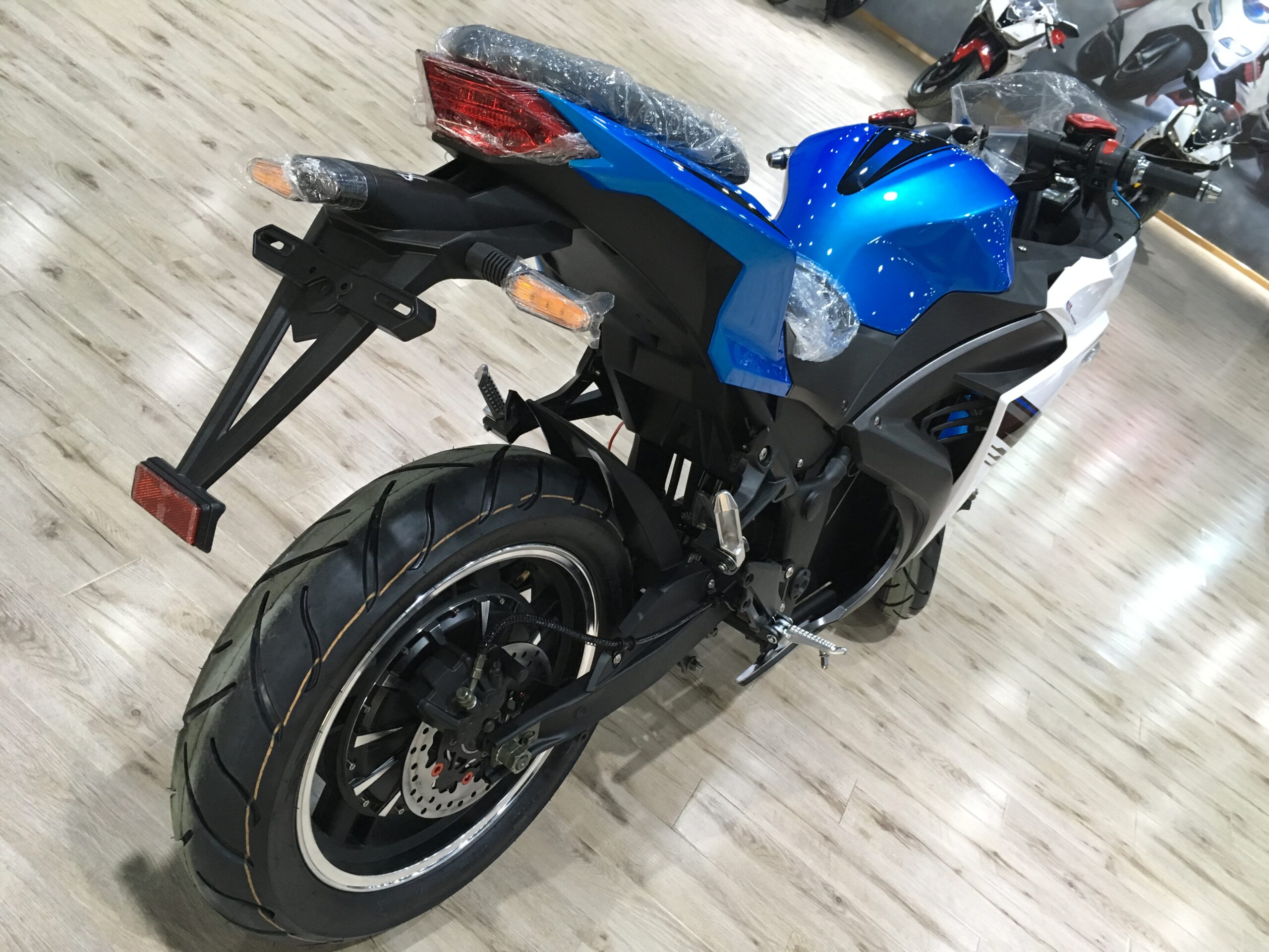 Электромотоцикл ElWinn EM-120. Электромотоцикл купить в Полтаве