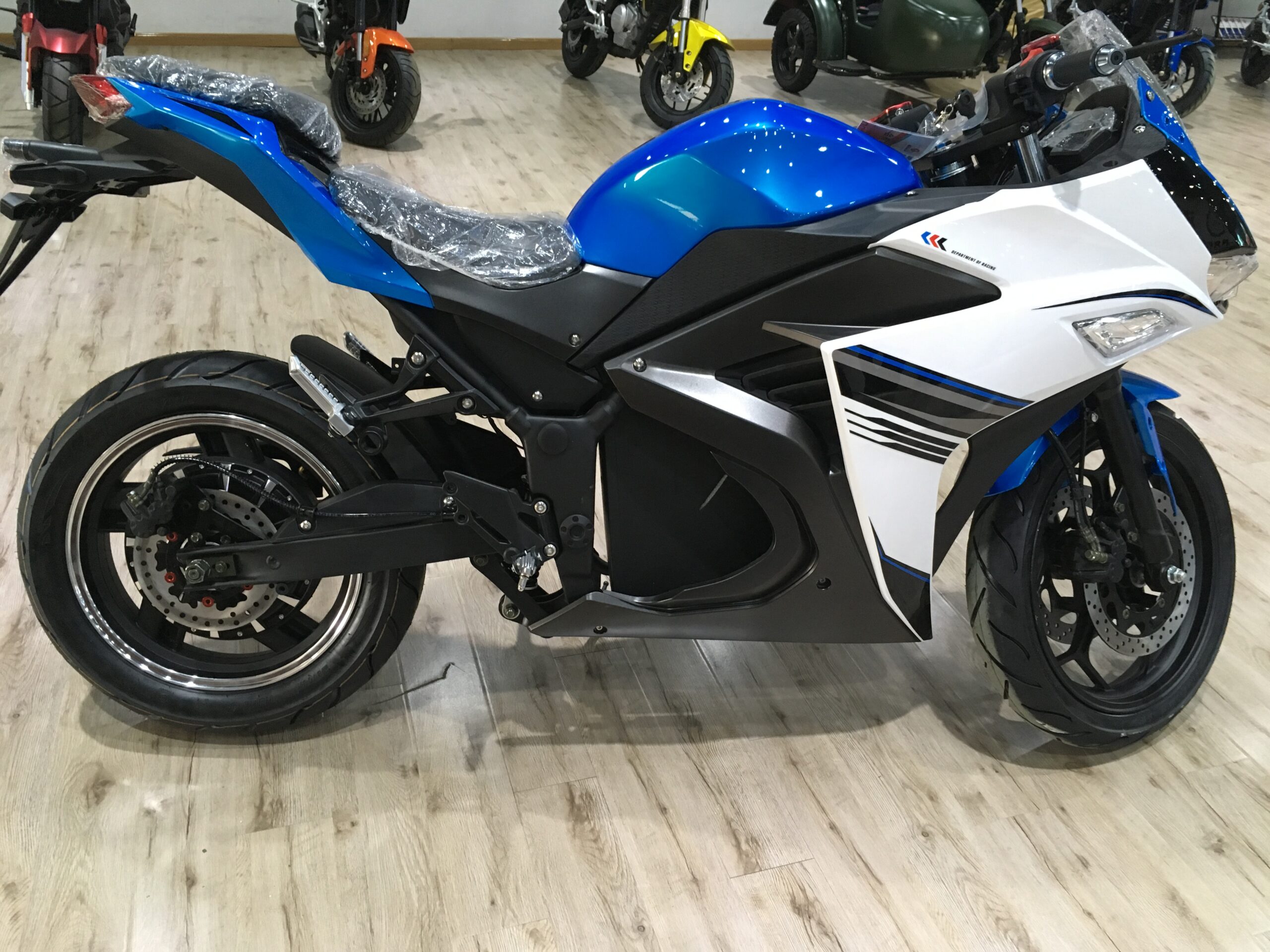 Электромотоцикл ElWinn EM-120. Электромотоцикл купить в Виннице