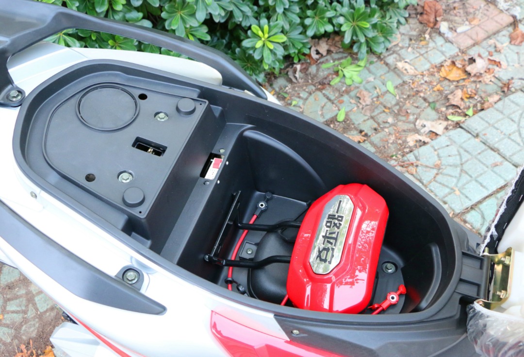 Електроскутер ElWinn EM-2200. Багажник