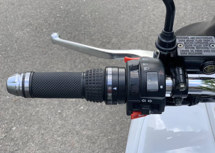 Макси скутер Yamaha Majesty или ElWinn EM-3000 Украина