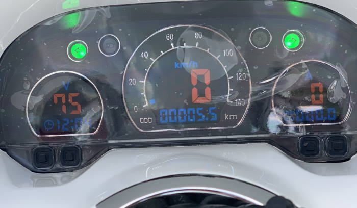 Макси скутер ElWinn EM-3000 табло