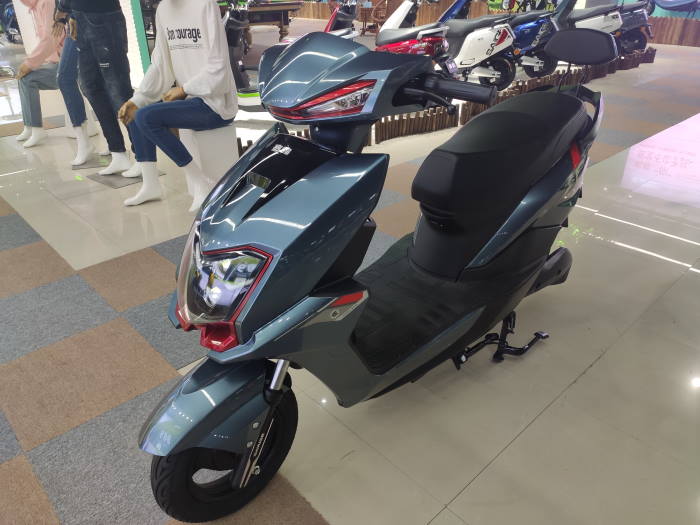 скутер электрический Elwinn BWS-1 или скутер Yamaha BWS