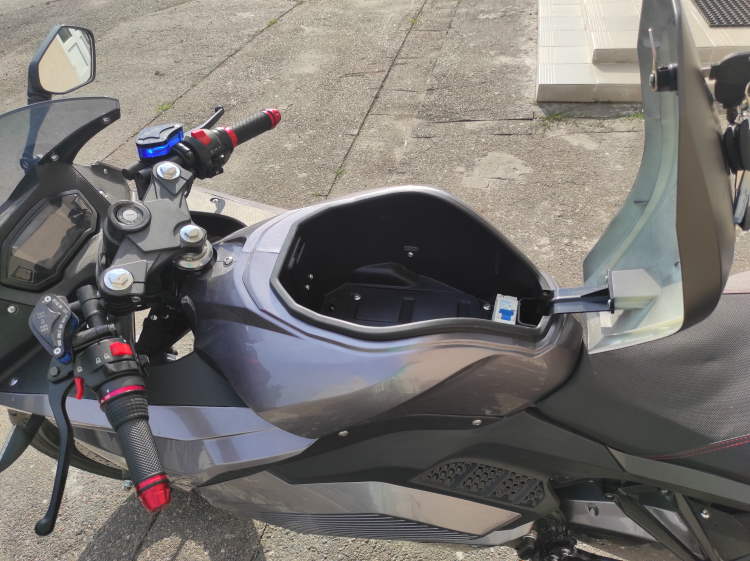 электрический мотоцикл с бардачком Elwinn Flash