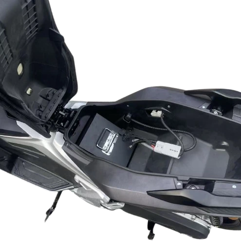 Електричний скутер зі знімним акумулятором