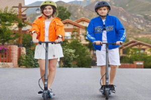 Детальніше про статтю Дитячий електросамокат: іграшка чи засіб пересування?