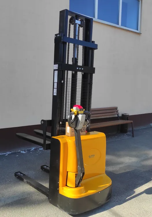 самоходный электро штабелер Украина