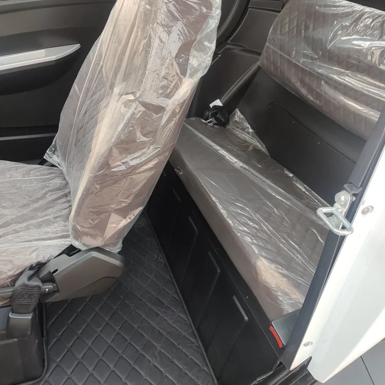 задній широкий диван для пасажирів в електромобілі з китаю