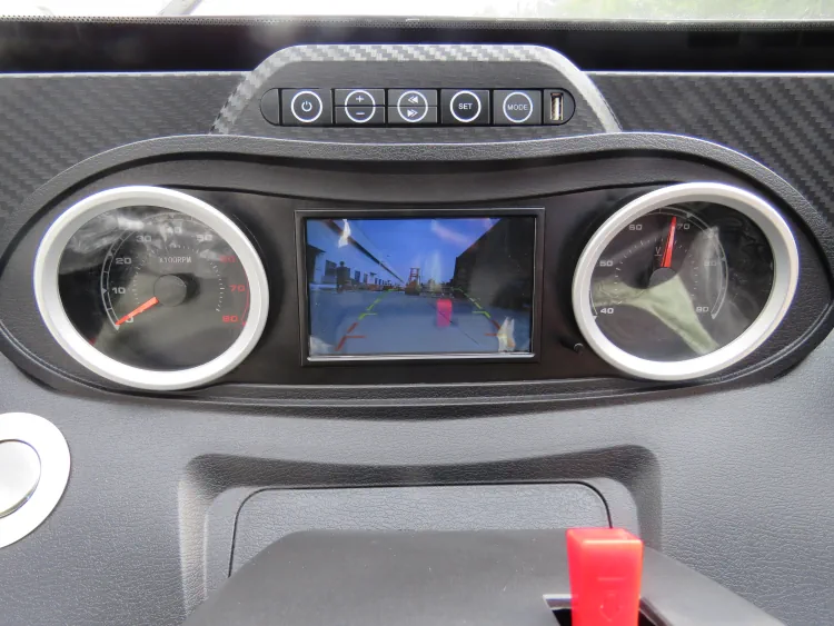 камера заднего хода в электромобиле из китая