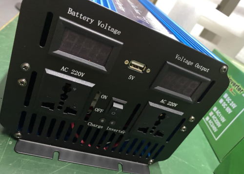 інвертор з зарядним пристроєм на 15 А