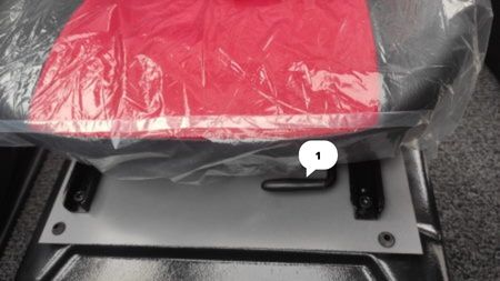 Регулювання переднього сидіння по вильоту