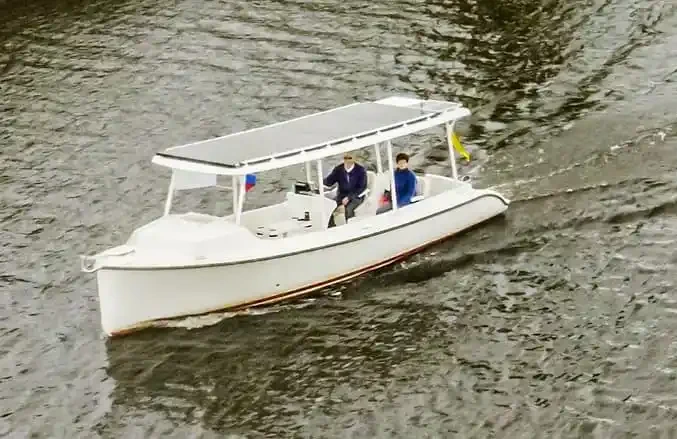 Електричний катер