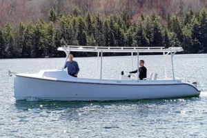 Детальніше про статтю Електрокатер на сонячній енергії з необмеженим ходом.