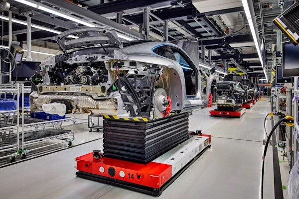 Нові електромобілі Порше Boxster і Macan EV