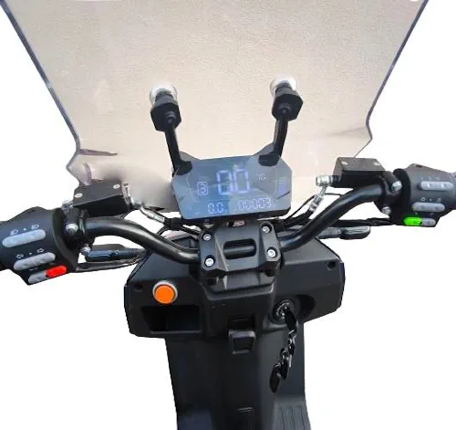 Потужний електроскутер з великими колесами