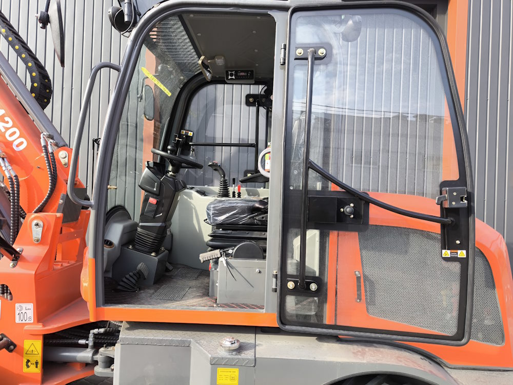 Електротрактор з кабіною Elwinn EL1200